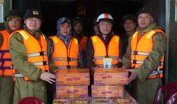 Mưa lũ miền Trung: Không để dân đói, tính mạng của người dân phải đặt lên hàng đầu