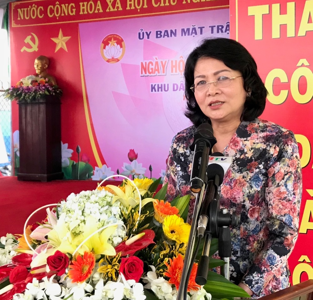 Phó Chủ tịch nước Đặng Thị Ngọc Thịnh dự “Ngày hội Đại đoàn kết toàn dân tộc” tại Bình Dương pho chu tich nuoc dang thi ngoc thinh du ngay hoi dai doan ket toan dan toc tai binh duong