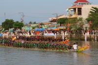 Sôi nổi giải đua ghe Ngo truyền thống của đồng bào Khmer