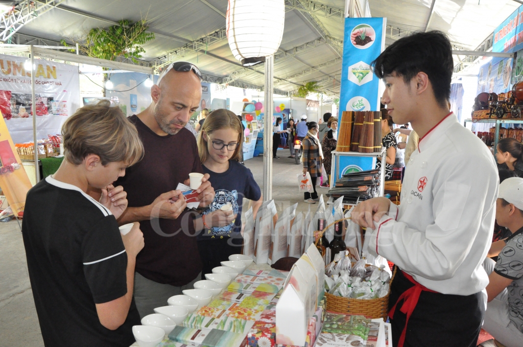 hon 250 gian hang tai hoi cho trien lam thuong mai quoc gia festival hoa da lat 2019