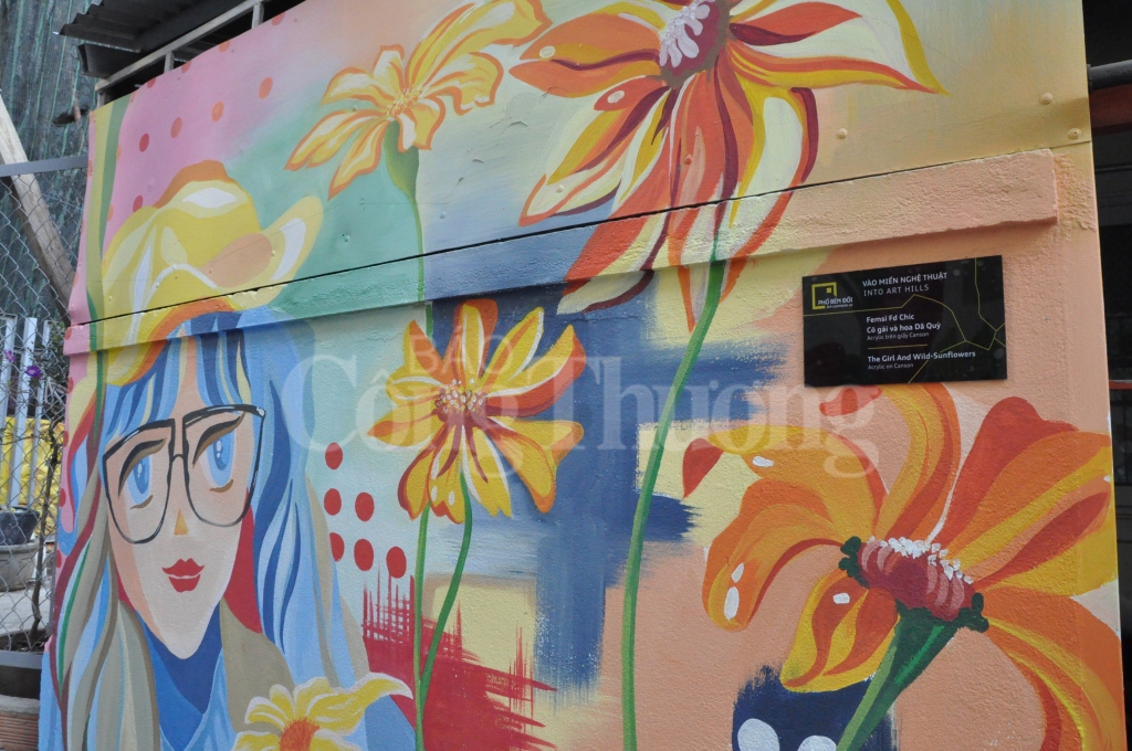 can canh doc nha lang hut khach du lich tham quan dip festival hoa da lat