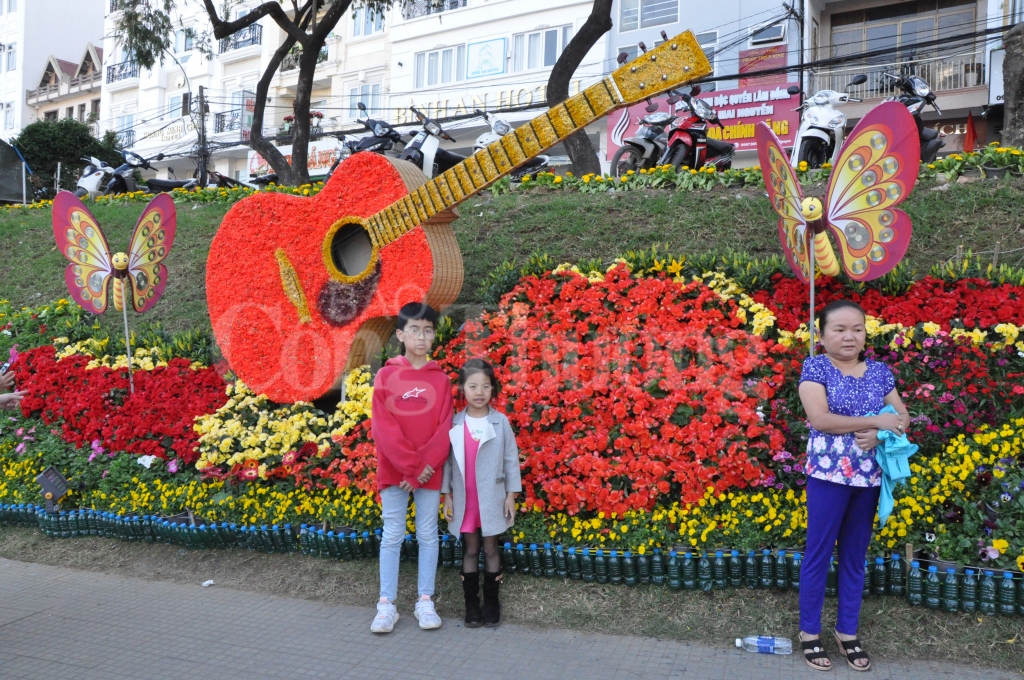lam dong don hon 250 ngan luot khach trong dip festival hoa