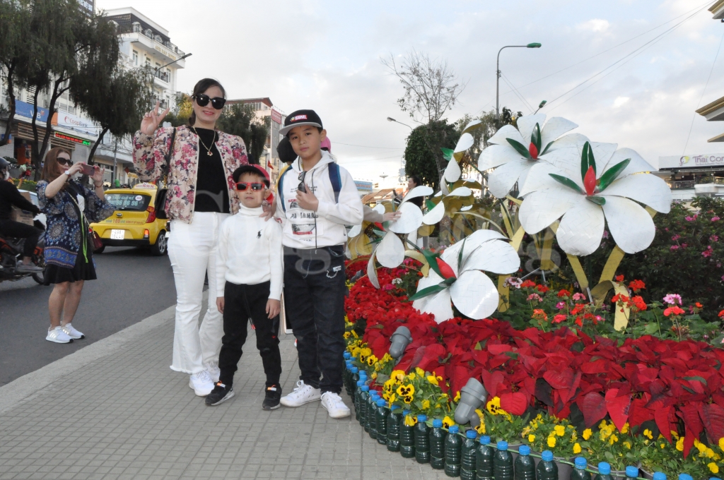 lam dong don hon 250 ngan luot khach trong dip festival hoa