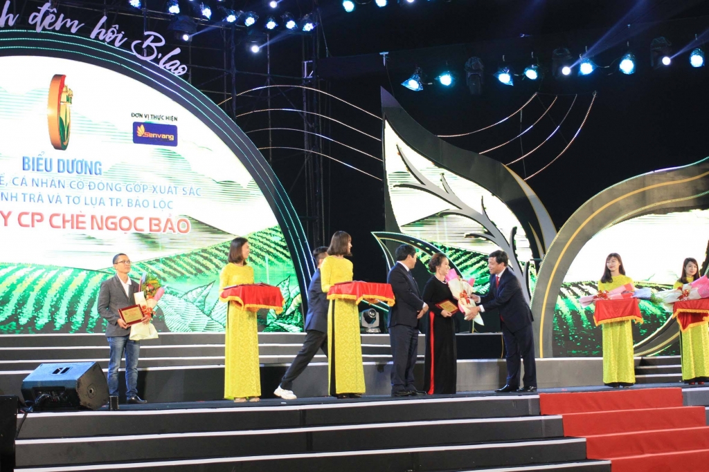 Lâm Đồng: Phát triển thương hiệu tơ lụa, hương trà Bảo Lộc vươn tầm thế giới lam dong phat trien thuong hieu to lua huong tra bao loc vuon tam the gioi