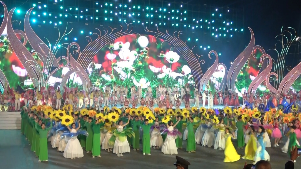 lam dong don hon 250 ngan luot khach trong dip festival hoa