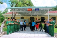 Hỗ trợ làm mái nhà ăn cho các chiến sỹ Đại đội 20 Sư đoàn 5