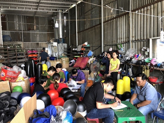 Phát hiện nhiều vụ sản xuất hàng giả, hàng nhái cuối năm hang gia hang nhai tan cong thi truong cuoi nam