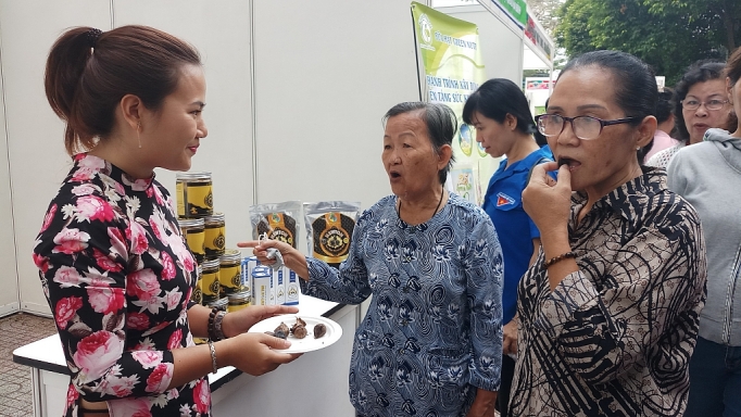 phien cho yeu thuong danh cho nguoi ngheo don nam moi