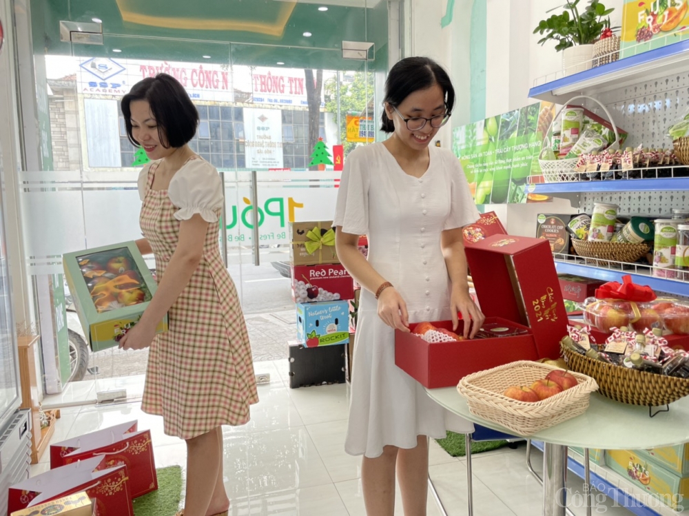 Người Sài Gòn mua sắm Tết theo xu hướng “ăn lấy thảo” Người Sài Gòn mua sắm Tết theo xu hướng “ăn lấy thảo”