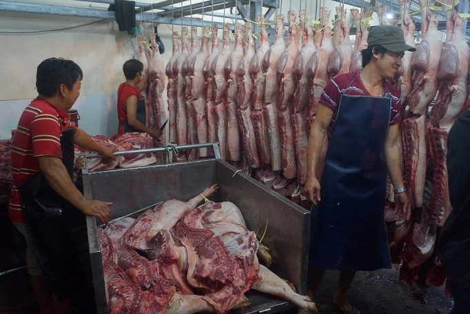 Dịch bệnh corona khiến giá heo hơi ở miền Nam liên tục giảm dich cum corona khien gia heo hoi o mien nam lien tuc giam