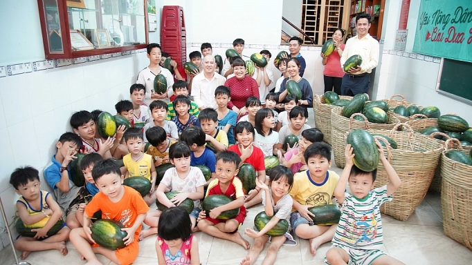 Cần nhân lên tinh thần "tương ái" trong sản xuất kinh doanh can nhan len tinh than tuong ai trong san xuat kinh doanh