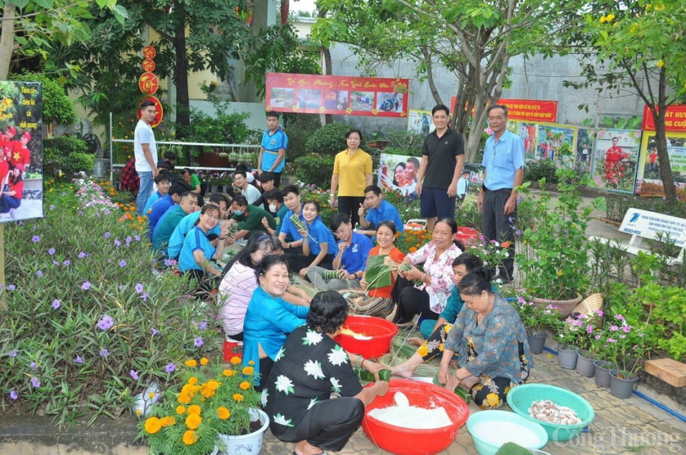 Sẻ chia hương vị Tết với cộng đồng người nghèo