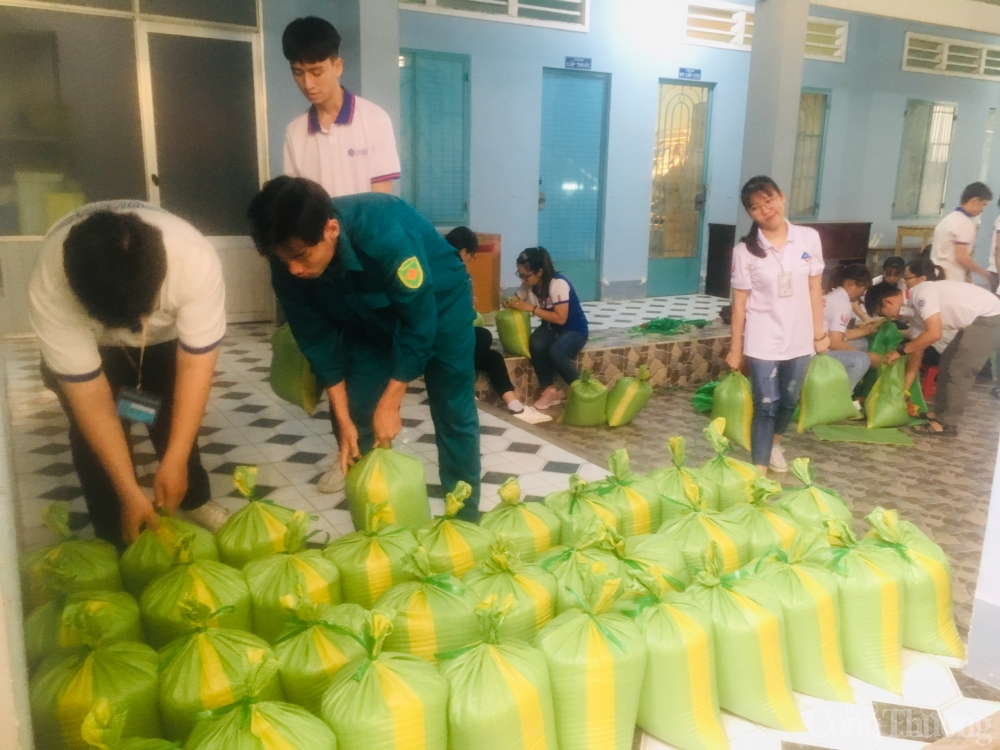 Sẻ chia hương vị Tết với cộng đồng người nghèo