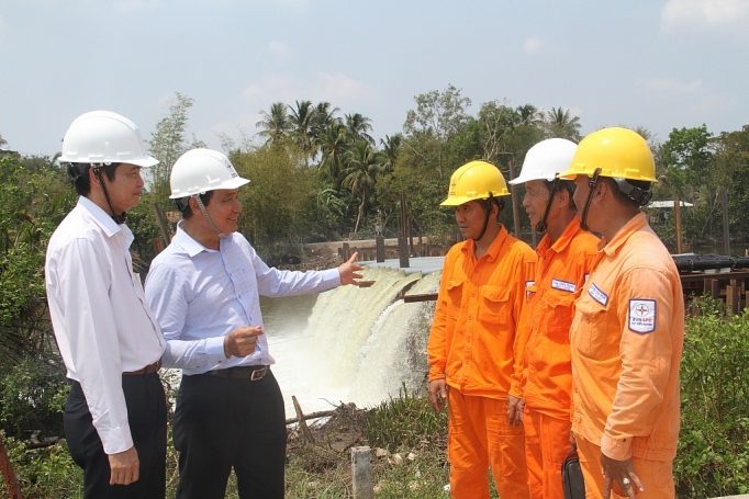 evnspc uu tien cap dien cho nguoi dan mien tay nam bo ung pho han man