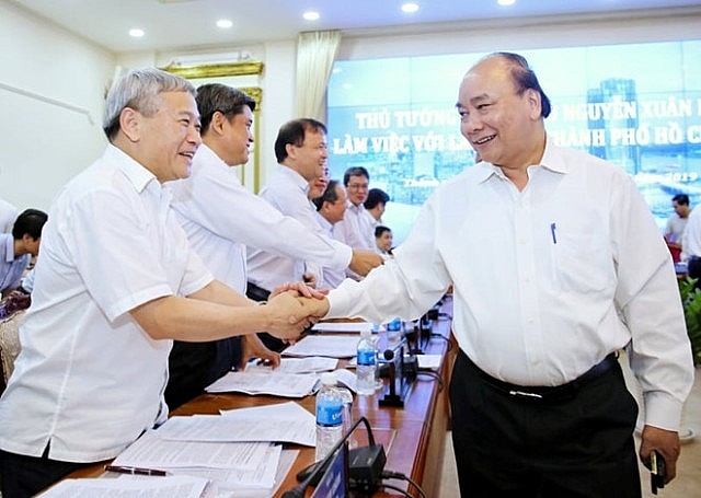 tp ho chi minh tim cach go nut that phat trien ha tang