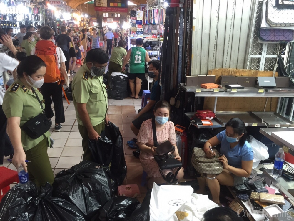 Cục QLTT và Công an TP. Hồ Chí Minh ký kết hợp tác chống buôn lậu
