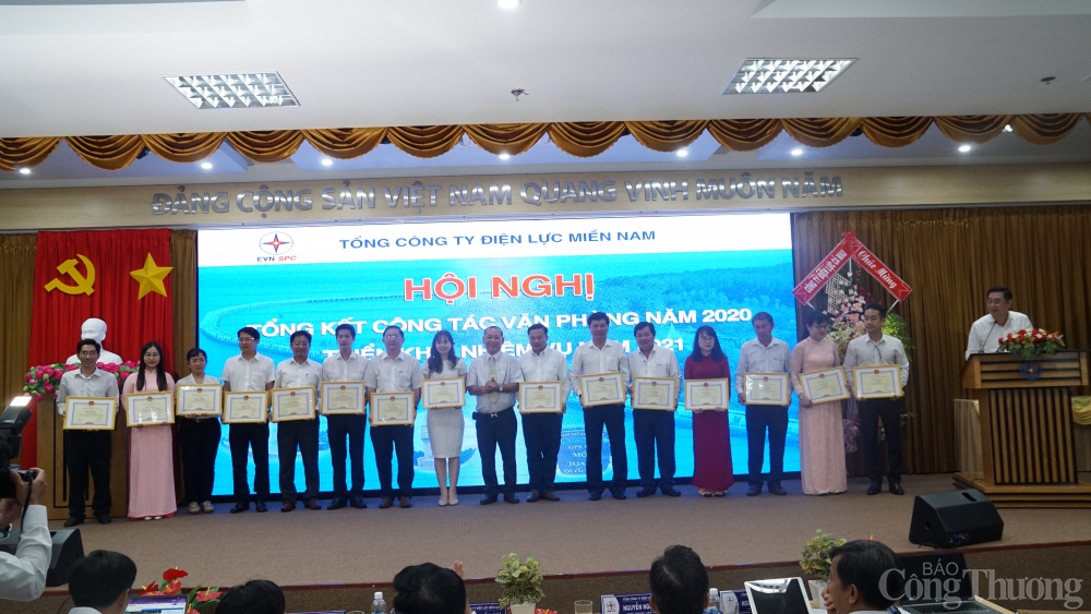 Khối văn phòng của EVNSPC hoàn thành tốt mục tiêu kép trong bối cảnh dịch bệnh Khối văn phòng của EVNSPC hoàn thành tốt mục tiêu kép trong bối cảnh dịch bệnh