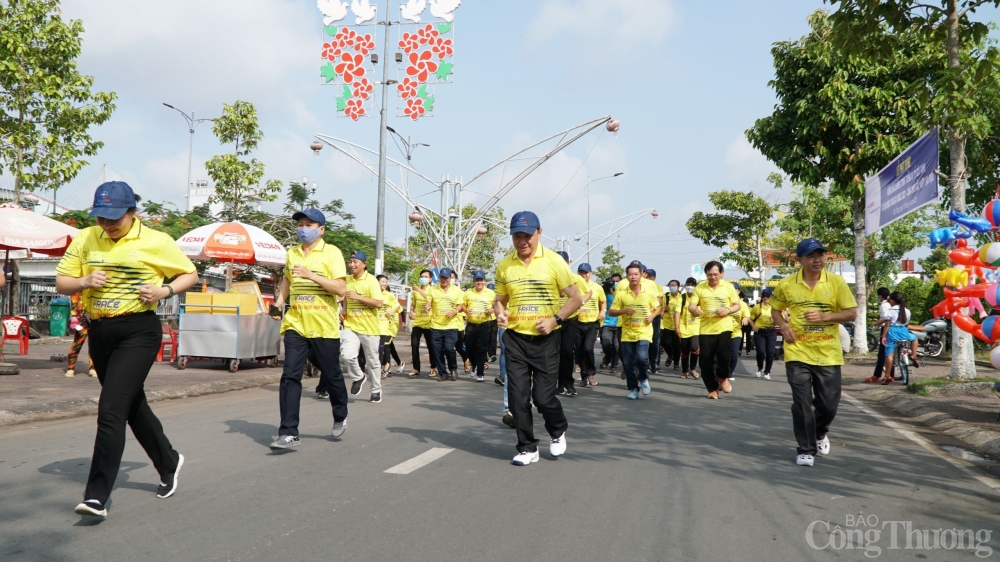 Ngành điện miền Nam hưởng ứng "Chương trình trồng 1 tỷ cây xanh" ở Sóc Trăng Ngành điện miền Nam hưởng ứng "Chương trình trồng 1 tỷ cây xanh" ở Sóc Trăng