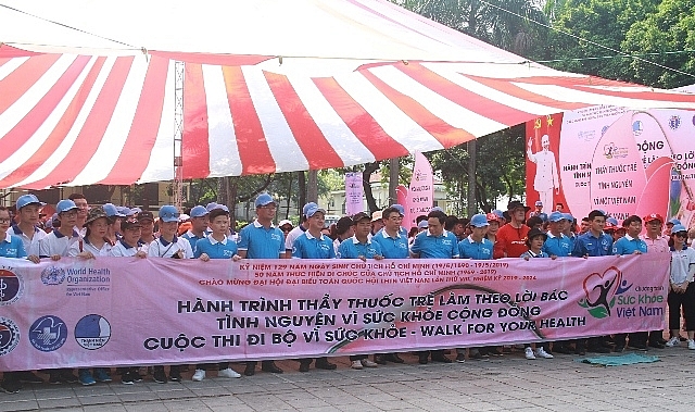 Hàng nghìn người tham gia “Hành trình thầy thuốc trẻ làm theo lời Bác” hang nghin nguoi tham gia hanh trinh thay thuoc tre lam theo loi bac