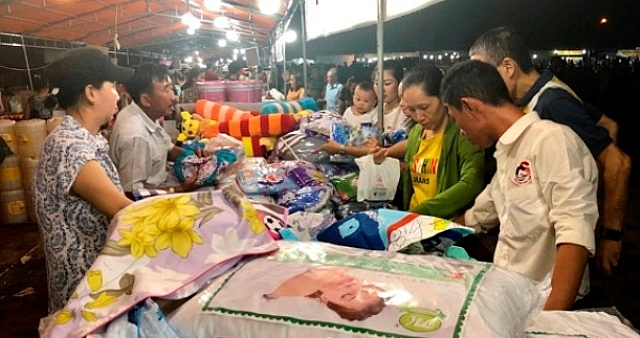 Giải tỏa “cơn khát” mua sắm hàng hóa cho người tiêu dùng Côn Đảo giai toa con khat mua sam hang hoa cho nguoi tieu dung con dao