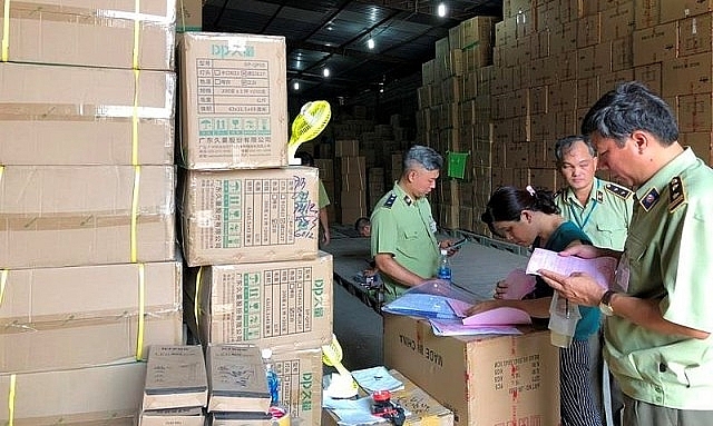 Cần xử lý nghiêm hàng hoá nhập lậu đội lốt hàng Việt Nam ha ng trung quo c do i lo t ha ng vie t nam dau chi co mo i mi nh asanzo