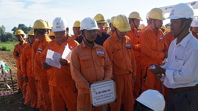 mien nam dien tap ung pho su co luoi dien do mua bao