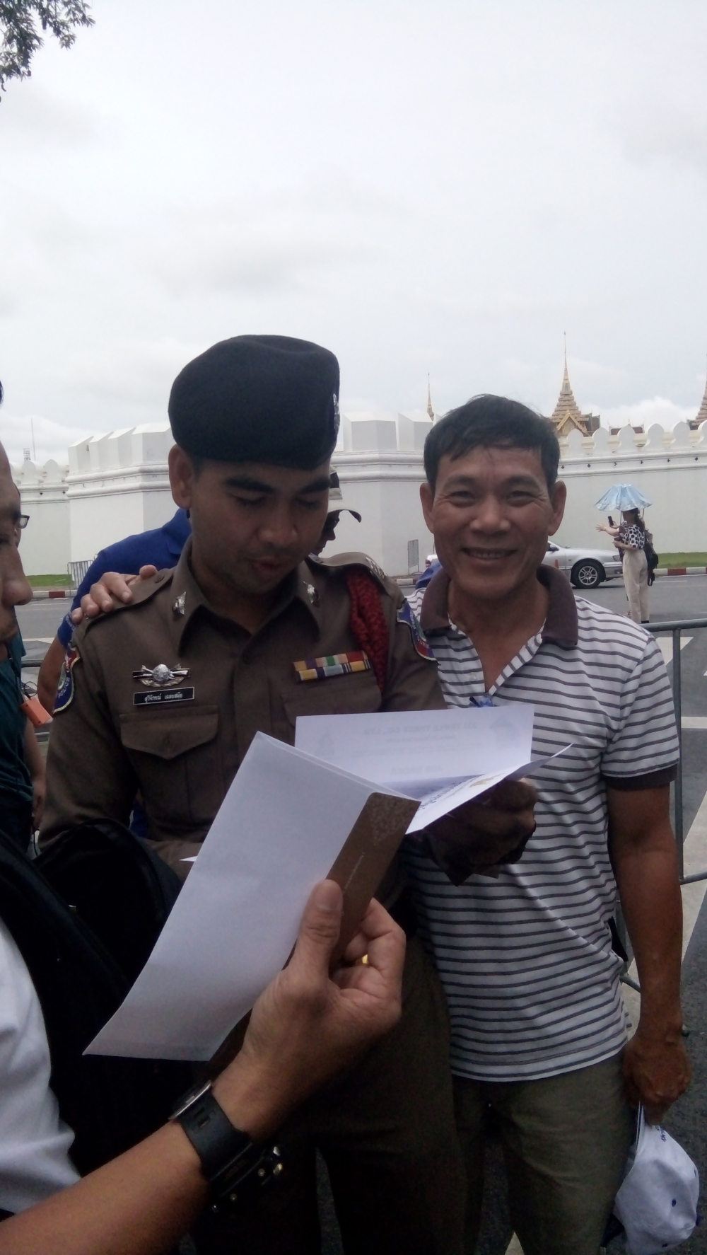 bao chi thoi hoi nhap tung phong vien phai chay nuoc rut