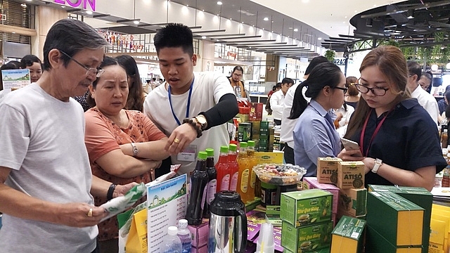 tp ho chi minh thuong mai phat trien nhanh nhung nay sinh nhieu phuc tap