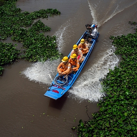 Nét đẹp đời thường của công nhân ngành điện qua những tấm ảnh đoạt giải net dep doi thuong cua cong nhan nganh dien qua nhung tam anh doat giai