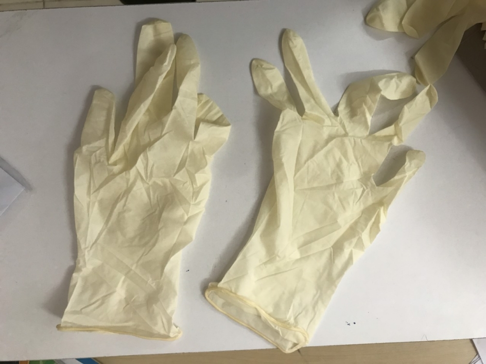 Triệt phá đường dây làm giả hơn 3,1 triệu chiếc găng tay y tế