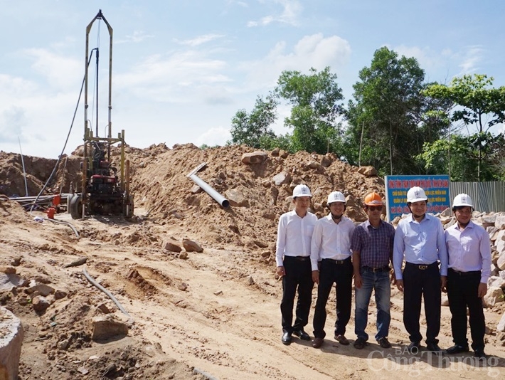 Cư dân đảo xa cuộc sống khấm khá hơn nhờ có điện lưới quốc gia Cư dân đảo xa cuộc sống khấm khá hơn nhờ có điện lưới quốc gia