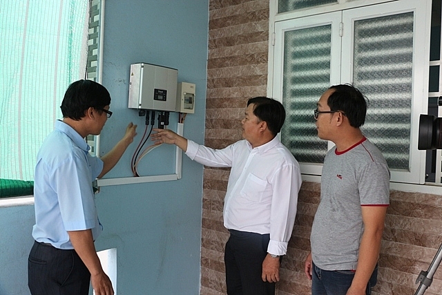 Khách hàng điện mặt trời áp mái muốn sớm có qui định giá bán điện mới khach hang dien mat troi ap mai muon som co qui dinh gia ban dien moi