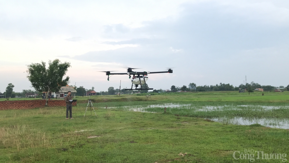 Việt Nam chính thức sản xuất máy bay không người lái dùng trong nông nghiệp Việt Nam chính thức sản xuất máy bay không người lái dùng trong nông nghiệp
