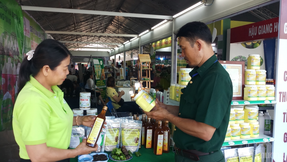 Kết nối cung   cầu : Đặc sản 41 tỉnh thành chào hàng người tiêu dùng TP. Hồ Chí Minh