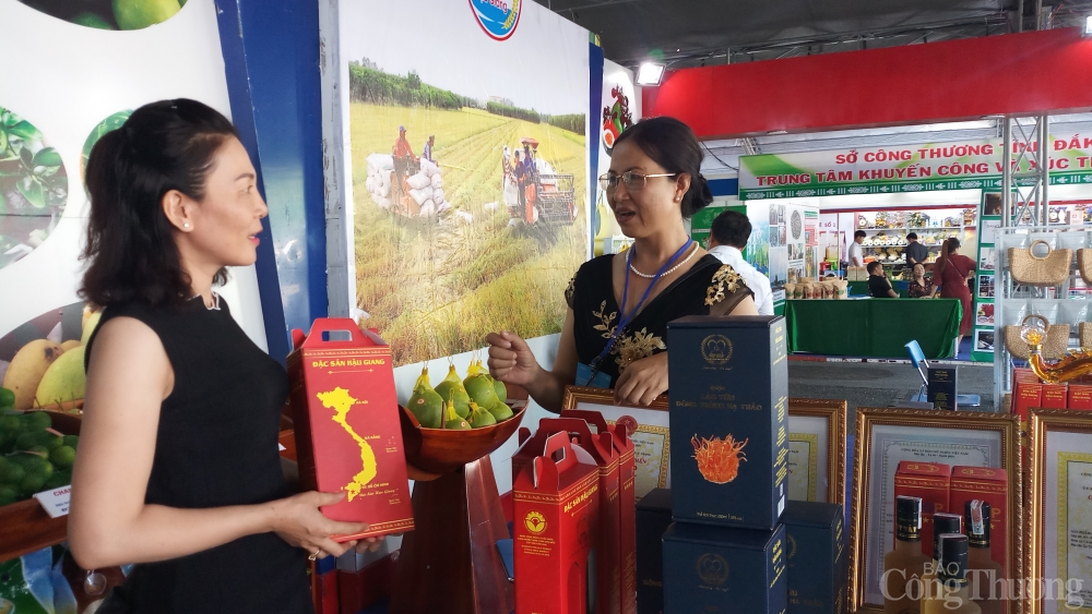 Kết nối cung   cầu : Đặc sản 41 tỉnh thành chào hàng người tiêu dùng TP. Hồ Chí Minh