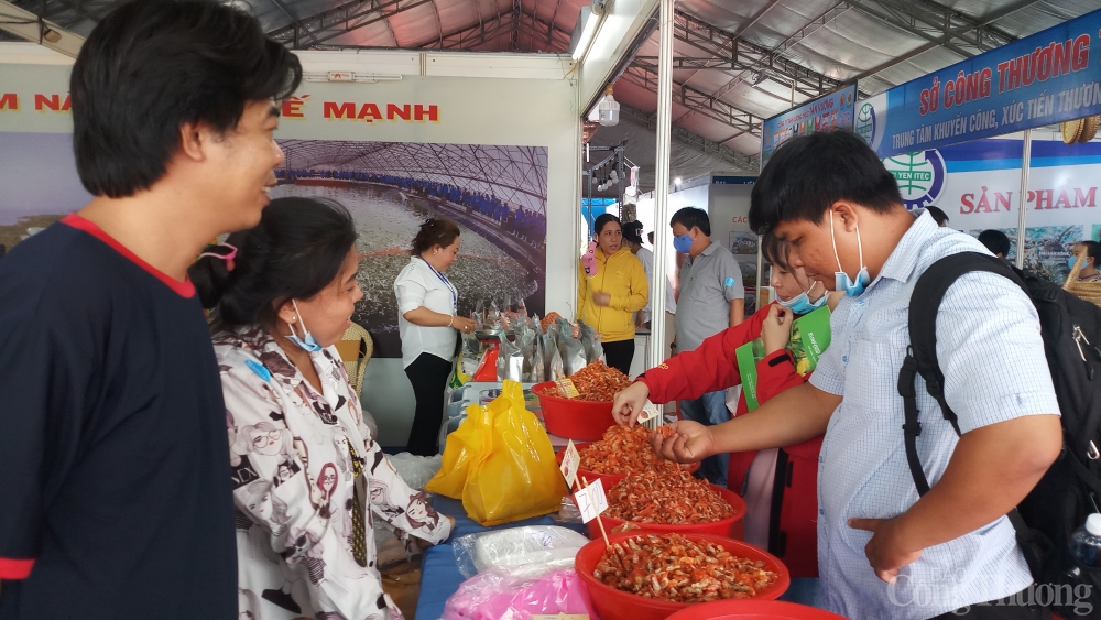 Kết nối cung   cầu : Đặc sản 41 tỉnh thành chào hàng người tiêu dùng TP. Hồ Chí Minh