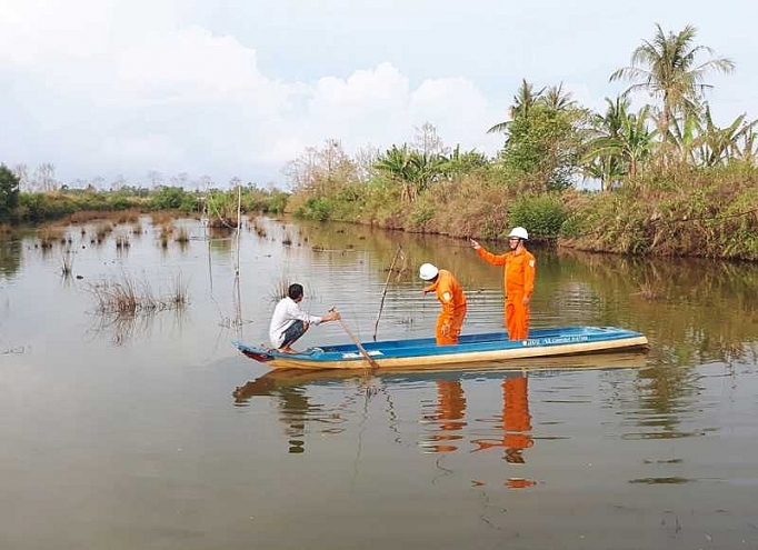 PC Đồng Tháp giải tỏa những bức xúc của khách hàng sử dụng điện pc dong thap giai toa nhung buc xuc cua khach hang su dung dien