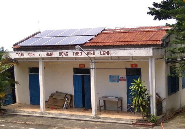 Nạp điện năng lượng mặt trời cho trạm ra đa trên đảo Thổ Chu nap dien nang luong mat troi cho tram ra da tren dao tho chu