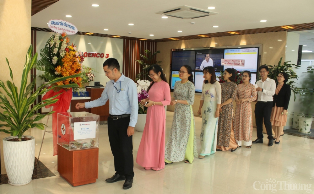 Những tấm lòng sẻ chia với đồng bào miền Trung khó khăn do mưa lũ Những tấm lòng sẻ chia với đồng bào miền Trung khó khăn do mưa lũ