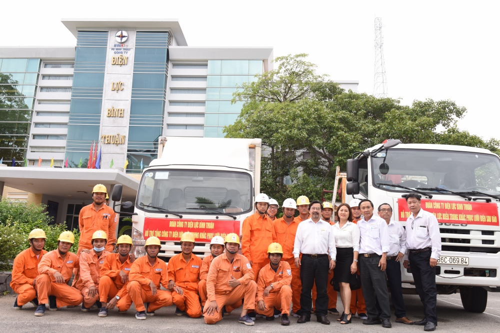EVNSPC điều lực lượng hỗ trợ miền Trung khắc phục sự cố về điện do bão lũ