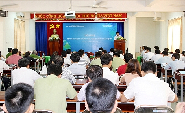 Bình Dương: Tập huấn thực thi pháp luật về thương mại điện tử binh duong tap huan thuc thi phap luat ve thuong mai dien tu