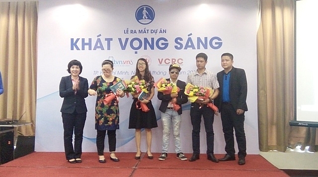 khat vong sang cho nguoi khiem thi