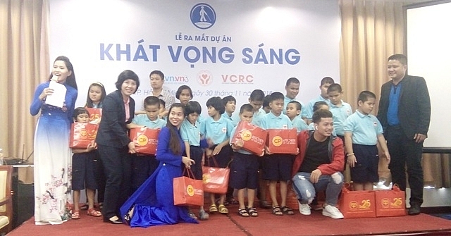 khat vong sang cho nguoi khiem thi