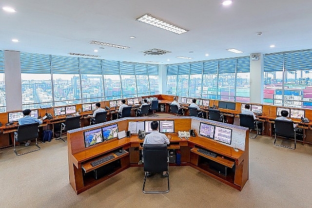 net dep nghe thuat ve logistics qua nhung goc anh du thi