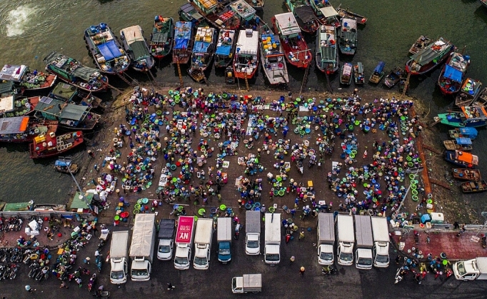 net dep nghe thuat ve logistics qua nhung goc anh du thi