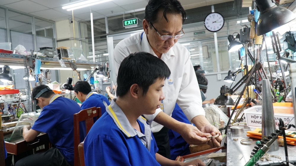 Nghệ nhân Nguyễn Duy Hưng: Mỗi sản phẩm kim hoàn là một tác phẩm nghệ thuật