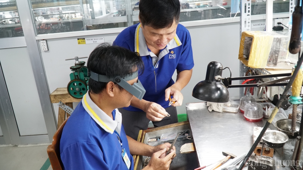 Nghệ nhân Mai Anh Thi: Nghề kim hoàn không dành cho những người lười biếng