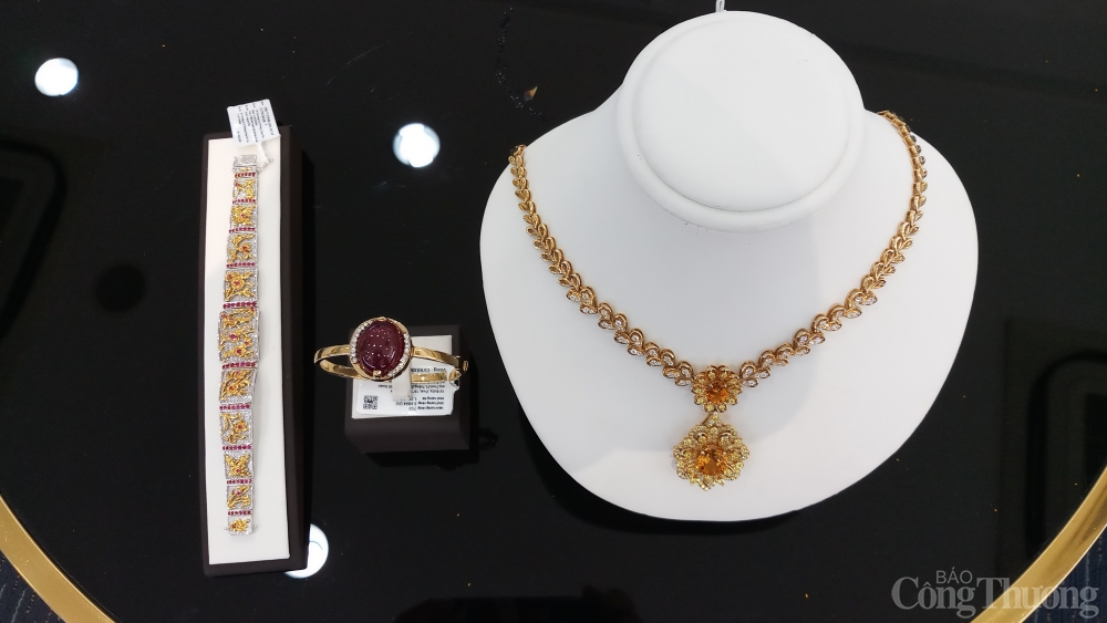 Nghệ nhân trẻ Nguyễn Tiến Hoàng: Đôi bàn tay “ma thuật” trong chế tác kim hoàn