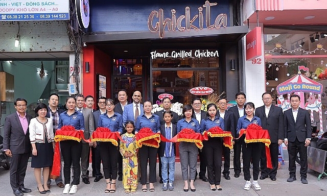 Khai trương Nhà hàng Gà Nướng Lửa với khẩu vị của người Việt Nam khai truong nha hang ga nuong lua voi khau vi cua nguoi viet nam