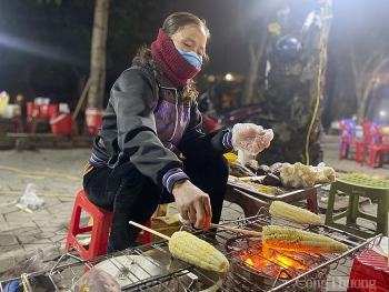 Ngô, khoai nướng – quà của mùa đông